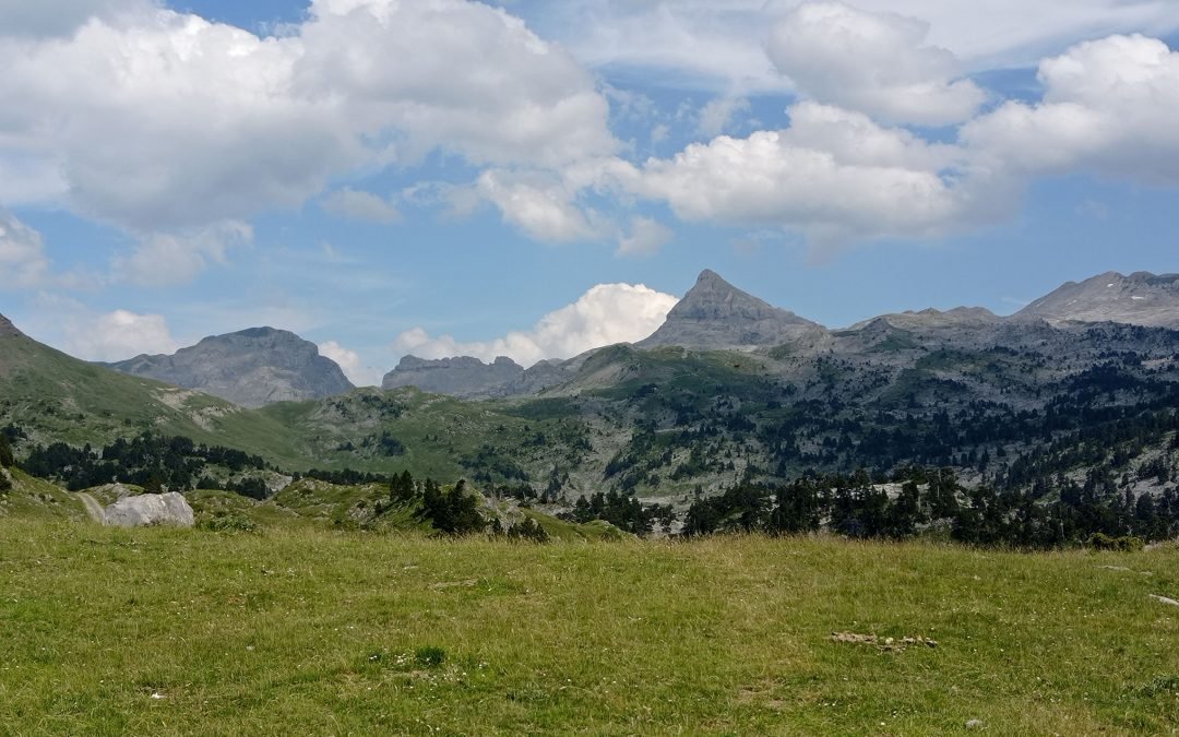 Bonjour à tous, super cadeau aujourd’hui, après une journée de plus de 8 h de marches, les hautes montagnes de Béarn m’accueillent avec une vue superbe sur le pic d’Anie, bises Thierry