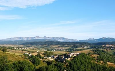 La respiration en   randonnée (suite et fin) : parfois je pratique une alternance (ma méthode), respiration par le nez puis par la bouche, toujours évidemment suivant mon état, le dénivelé, la   chaleur ( j’y ai très peu goûté cette année 😎). J’inspire, pause si possible, j’expire, pause si possible, j’inspire tout par le nez, pause si possible….puis j’expire, pause si possible, j’inspire, pause si possible, j’expire, pause si possible, tout par la bouche et reprise par le nez. Cette alternance permet de bénéficier de la production d’oxyde nitrique NO2, gaz produit lors de l’expiration par le nez, gaz vasodilatateur et vaso-purificateur. Essayez de privilégier la pause poumons pleins. Il n’existe aucune méthode valable pour tout le monde, à nous de nous connaître, de nous respecter, et d’expérimenter. Le souffle c’est la Vie, prendre conscience de sa respiration est un acte d’Amour pour soi…bises Thierry